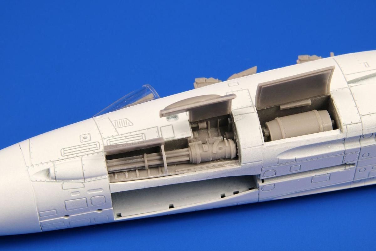 1:72 F-14A Tomcat Port Side Cannon Installation