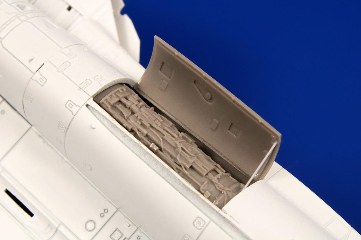 1:72 F-14A Tomcat Port Engine