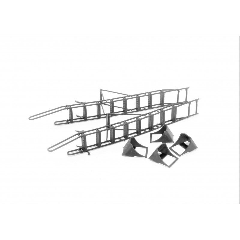 1:48 SU-27 LATE VER. LADDER W. CHOCKS W. SERVICE LADDER