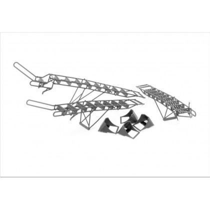 1:48 SU-27UB LATE VE. LADDERS W CHOCKS W. SERVICE LADDER