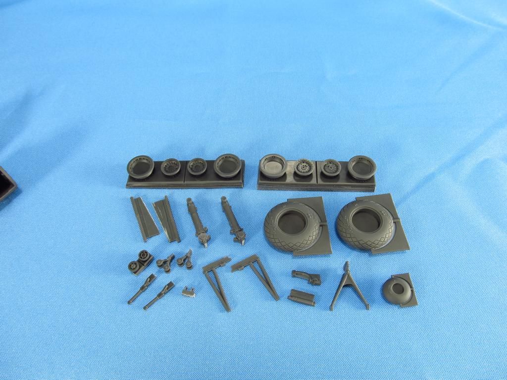 1:48 B-17. Wheels with cover