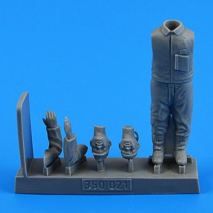 1:35 Japanese WWII suicide sailor for the Japanese Suicide Craft Kaiten II