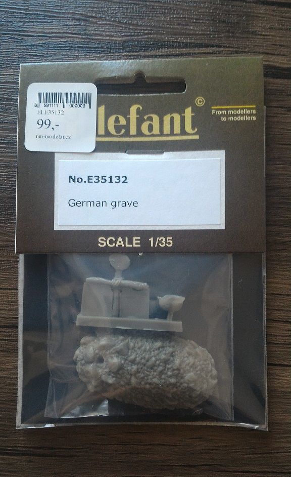 1:35 German grave