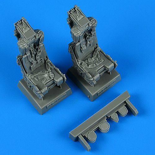 1:32 F-4 Phantom II ejection seats with safety belts