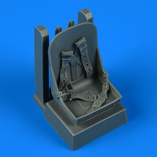 1:32 Gladiator seat with safety belts