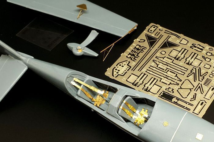 1:48 Extra EA-300L (Brengun kit)