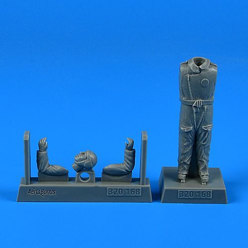 1:32 Italian WWII Fighter Pilot