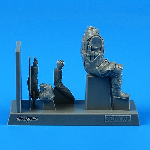 1:32 Japanese WWII Fighter Pilot