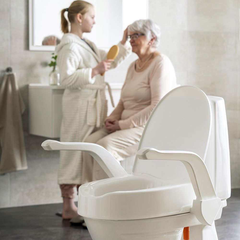 Obrázek 4. produktu Etac MY-LOO Fixed toaletní nástavec s víkem a madly