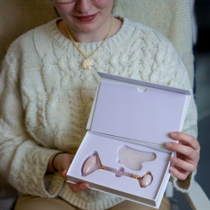 beUnik Masážní sada Face roller a Gua sha