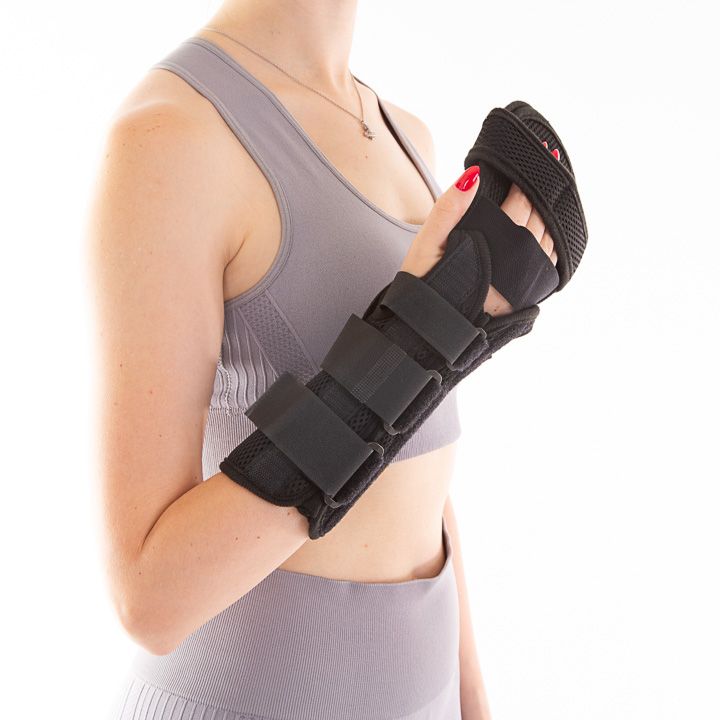 Qmed DRQF3D - fixační ortéza na zápěstí s podporou prstů