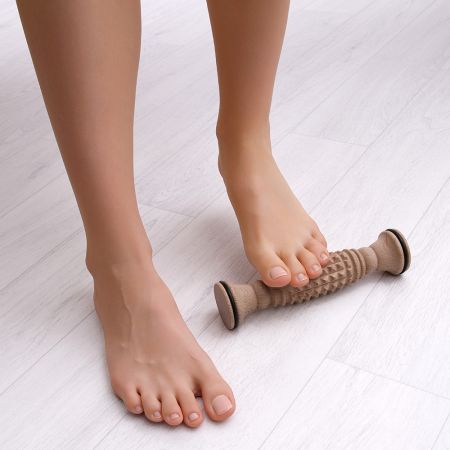 Sanomed Dřevěný masážní váleček na nohy a ruce