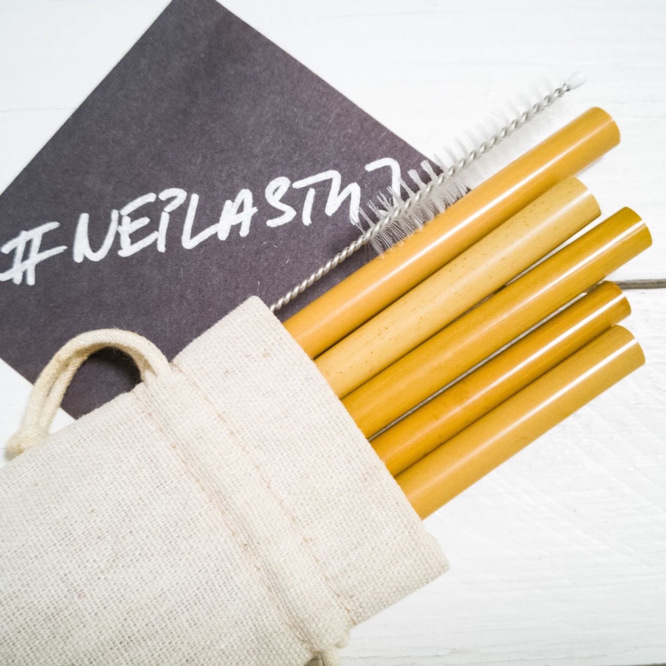 Obrázek 1. produktu beUnik Bambusová brčka - sada 5 ks s kartáčkem