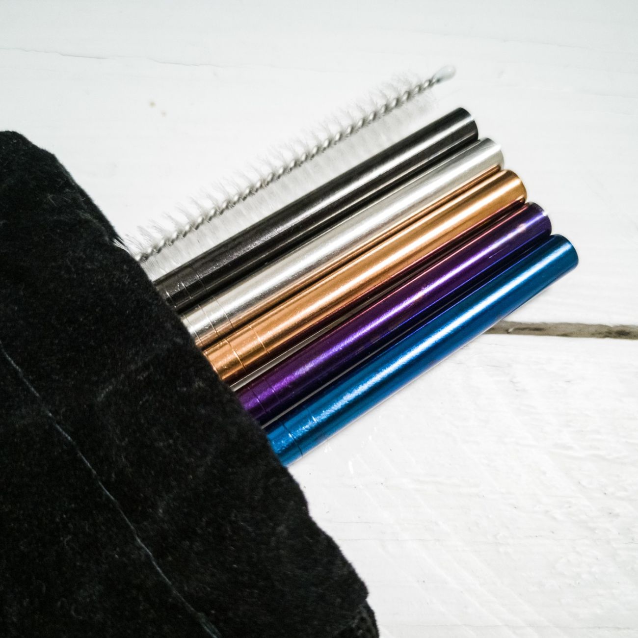 Obrázek 1. produktu beUnik Nerezové slamky farebné - sada 5 ks + kefka