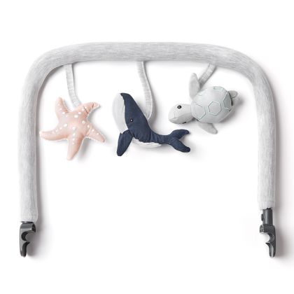 ERGOBABY | EVOLVE hračka na lehátko - Ocean wonders - Light Grey