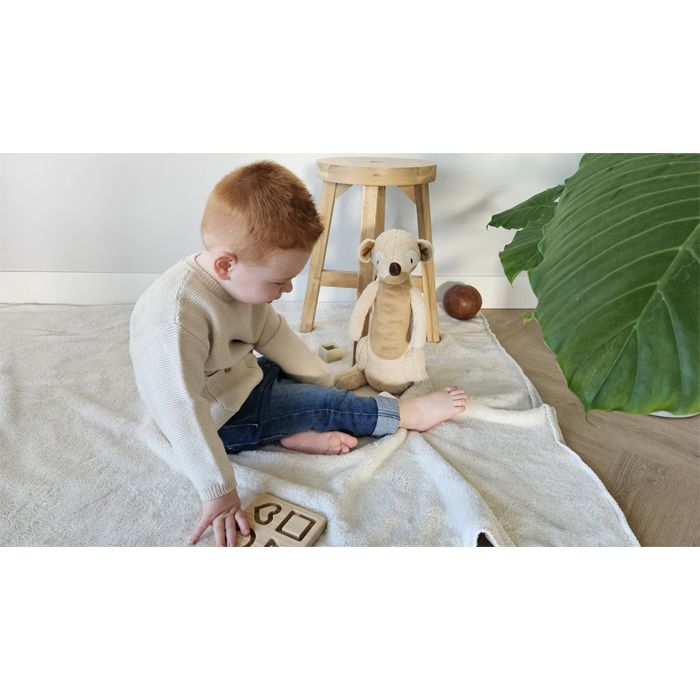 HAPPY HORSE | Surikata Mirre přítulka 
velikost: 24 cm