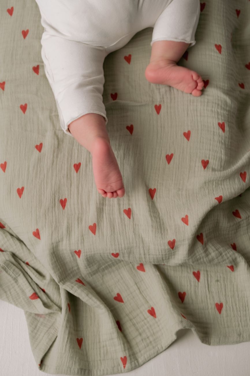 STUDIO NOOS - SWADDLE ZAVINOVAČKA Print Medium | Green Hearts