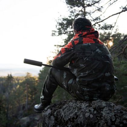 Bunda Bergans Hogna Camo V2 2L 2 Dark Green Mud Cam/Be Seen Orange Cam