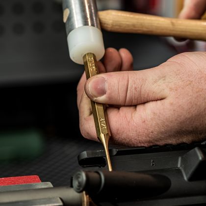 Sada mosazných vyrážečů Otis Brass Punch Set