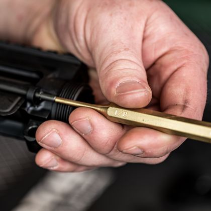 Sada mosazných vyrážečů Otis Brass Punch Set