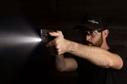 Svítilna SureFire XR2 se zeleným laserem