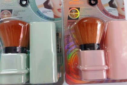 štětec na pudr a tvářenku zasouvací