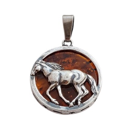 Jantarový přívěsek kůň