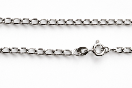 Stříbrný řetízek  – nadčasová elegance v čistém lesku