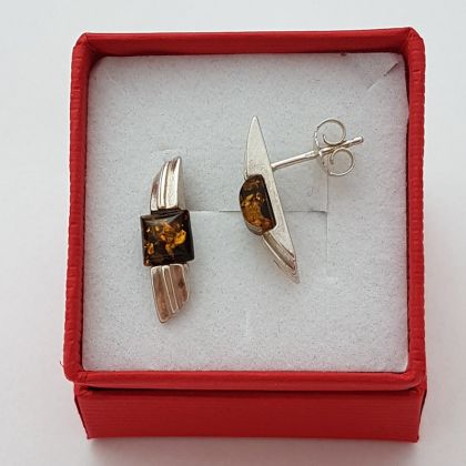 Jantarové náušnice moderní se zeleným jantarem na puzetu