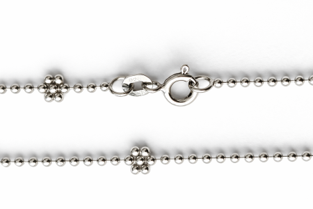 Stříbrný řetízek s jemnými kuličkami – decentní šperk pro každý den