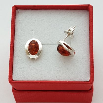 Jantarové náušnice oválné se stříbrným okrajem na puzetu