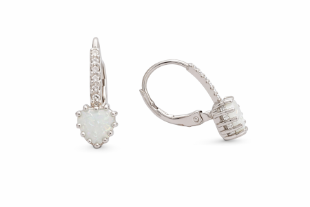 Stříbrné náušnice s bílým opálem a zirkony – něžnost, světlo a jemná romantika