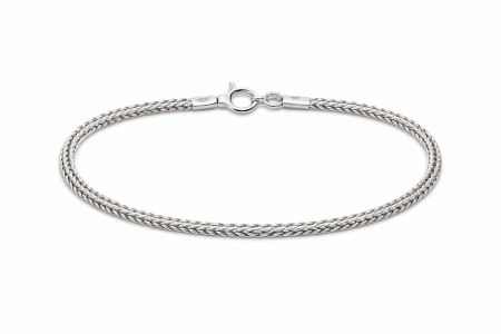 Stříbrný náramek s jemně pleteným vzorem – nadčasová elegance stříbra