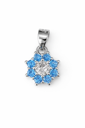 Stříbrný přívěsek s modrými zirkony – jemný květ světla