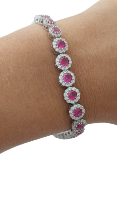 Stříbrný náramek se zirkony ve tvaru kuličky