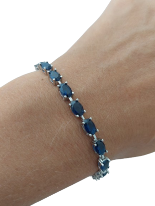 Stříbrný náramek s oválnými zirkony II.