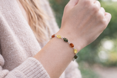 Stříbrný náramek s jantarem – Kapky slunce v harmonii přírody