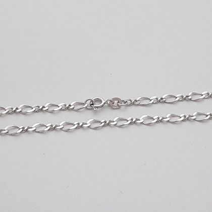 Stříbrný náramek s očky