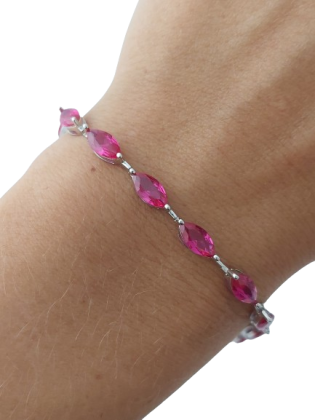 Stříbrný náramek s oválnými zirkony červený