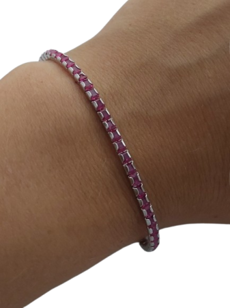 Stříbrný náremek se zirkony rubínové barvy