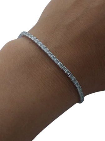 Stříbrný náramek se zirkony