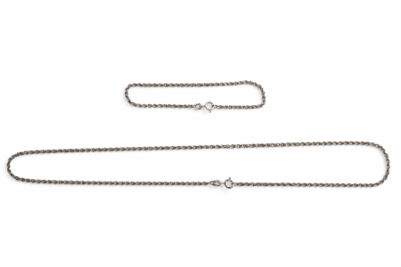 Stříbrný set náramek a řetízek s jemným krouceným řetízkem - jemná linie stříbra, která dodá vašemu stylu lehkost a nenápadnou eleganci