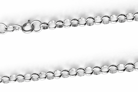 Stříbrný řetízek – Nadčasová elegance v čistém lesku