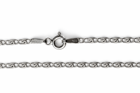 Stříbrný řetízek s dekorativním článkovým vzorem - nadčasový design