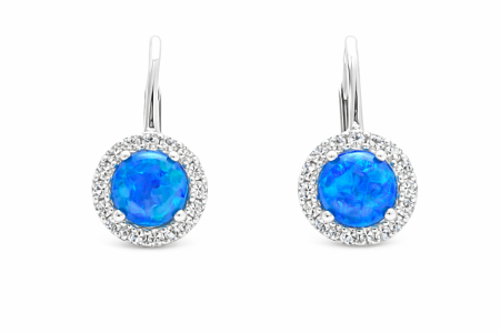 Stříbrné náušnice s modrým opálem a čirými zirkony - výrazná elegance v pevném kruhovém tvaru
