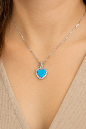 Stříbrný přívěsek s modrým opálem ve tvaru srdce