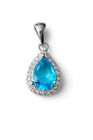 Stříbrný přívěsek s kapkovým světlemodrým zirkonem - jemný tón modré a třpyt čirých kamínků – šperk, který rozzáří každý okamžik