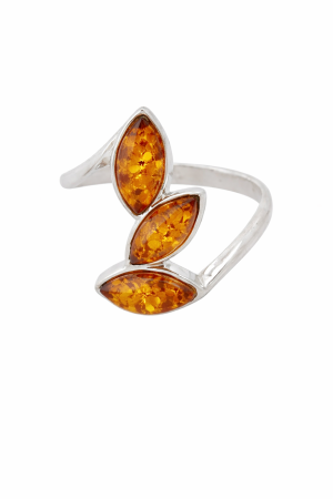 Stříbrný prsten se třemi jantary – světlo v pohybu ve velikosti 57