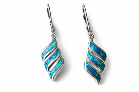 Stříbrné náušnice s modrým opálem – luxusní třpyt inspirovaný mořem a světlem