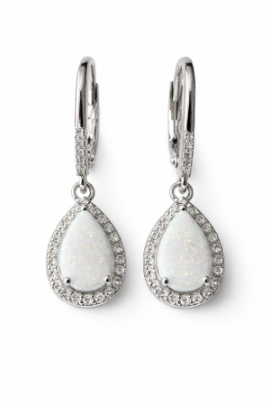 Stříbrné náušnice s bílým opálem a zirkony – nadčasová kapka světla